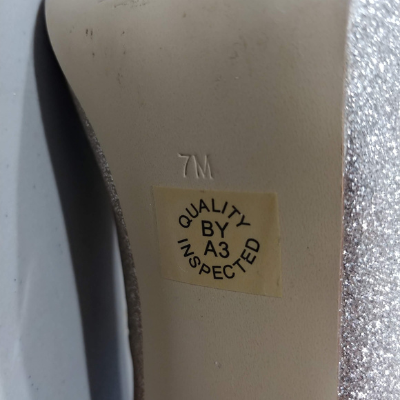 A.N.A. Gold/Glitter Pumps, Size 7M, No Box - Picture 5 of 5